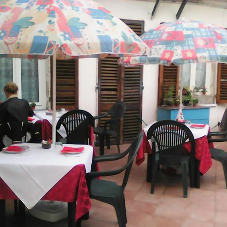 9 Vini Bed & Breakfast Alba  Luaran gambar